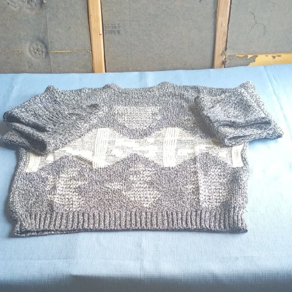 Men's Classic Gray and White Crewneck Sweater